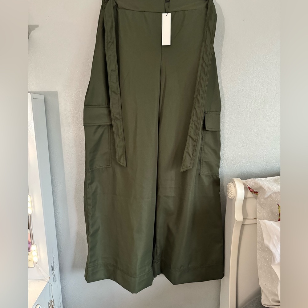wide leg cargo pants